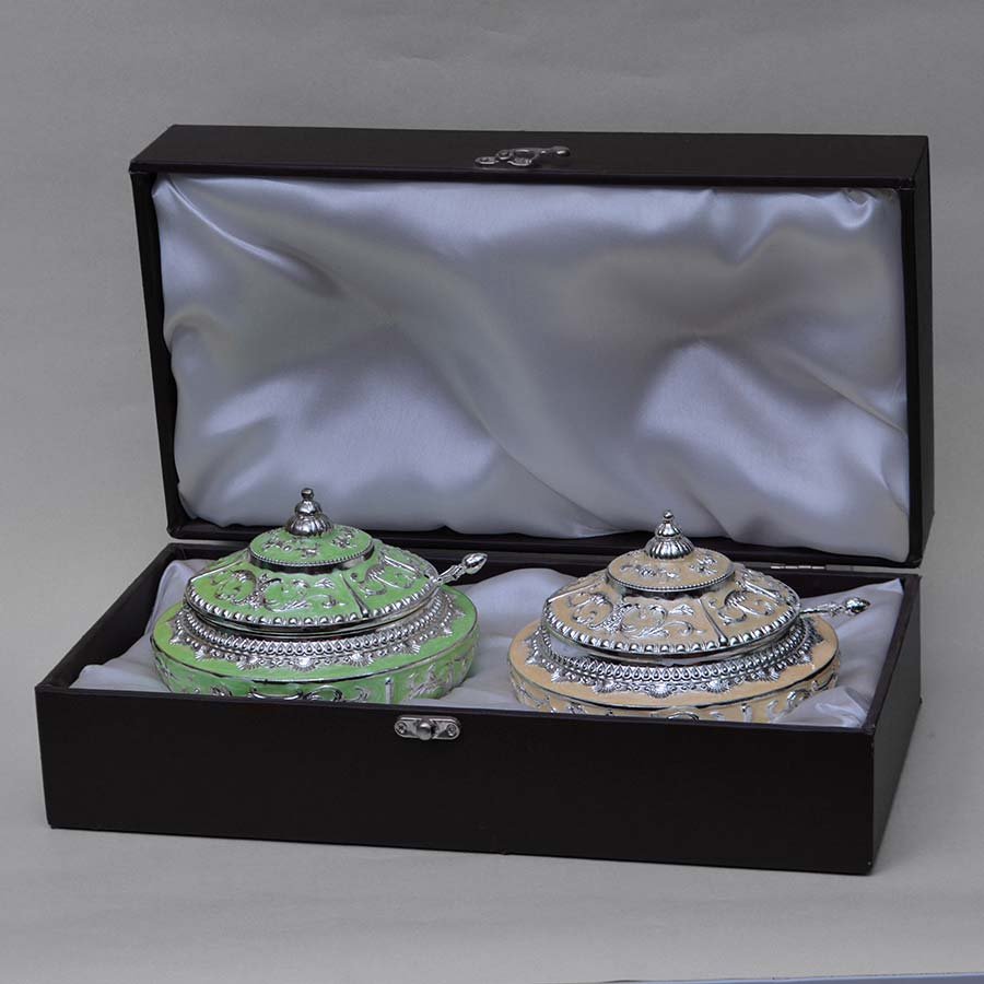 Enamelled sugar pot set of 2 kept in a gift box
